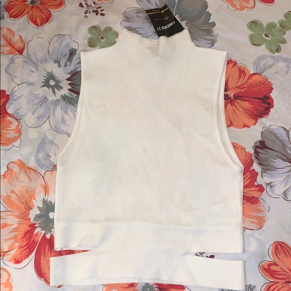 White Sleeveless Sweater Crop Top🤍